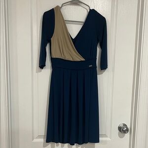 Elegant Elbow-Sleeve Dress in Navy and Tan Made in Italy